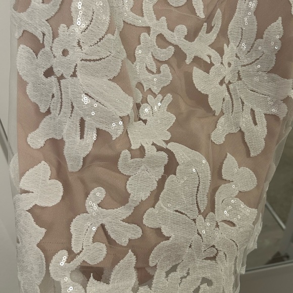 L'ATISTE White Lace Overlay Mini Dress with Nude Lining - Picture 6 of 16